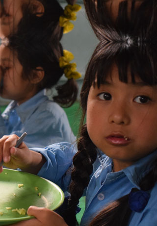 Hot meals in school in Nepal